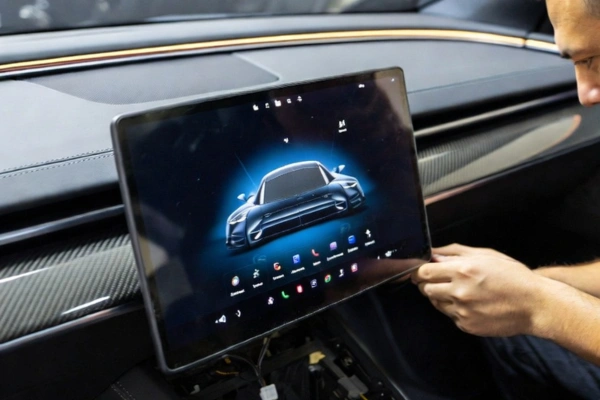 Sistema Multimedia Automotriz